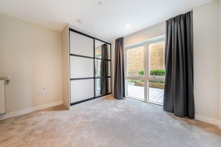 3 bedroom flat to rent - Photo 4