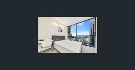 INNER CITY FURNISHED TWO BEDROOM APARTMENT - Photo 2