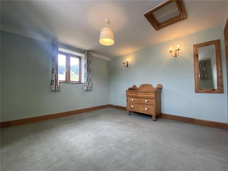 4 bedroom semi-detached house to rent - Photo 2
