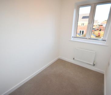 2 bedroom semi-detached house to rent - Photo 4