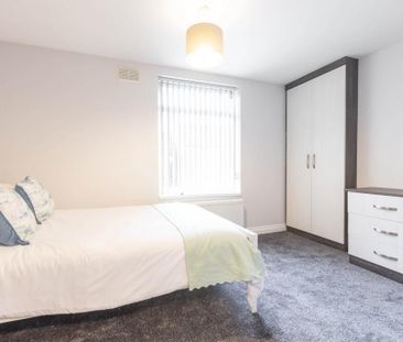 4 bedroom terraced house to rent - Photo 4