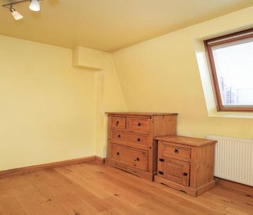 Recently refurbished two double bedroom flat minutes to Archway Tube. - Photo 5