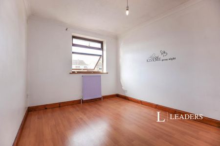 4 bedroom detached house to rent - Photo 3