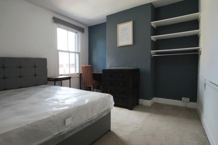 4 bedroom terraced house to rent - Photo 5