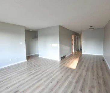 Cozy 2 Bedroom Main floor Unit in Glenbrook | 3031 37 Street Southw... - Photo 1
