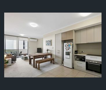 Fully Furnished with City Living Made Easy - Photo 1