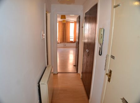 1 Bedroom Property To Rent - Photo 3