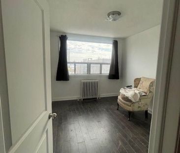 For Lease - 1516 Eglinton Avenue Unit# Apt 1, Toronto, Ontario - Photo 2
