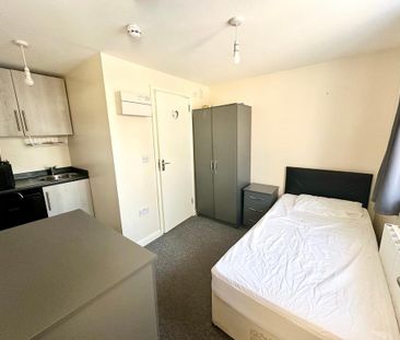 1 bedroom house of multiple occupation to rent - Photo 6