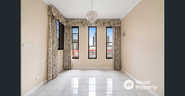 Stylish South Yarra Apartment Just Steps from Fawkner Park - Photo 1