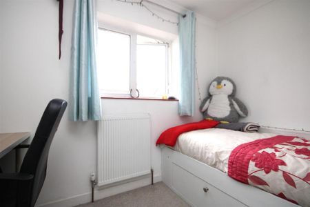 4 bedroom semi-detached house to rent - Photo 2