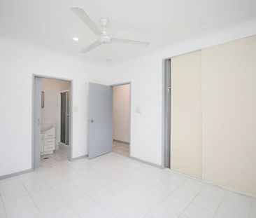 Fully Air Conditioned and Fully Tiled - Solar - Single Carport - Photo 6