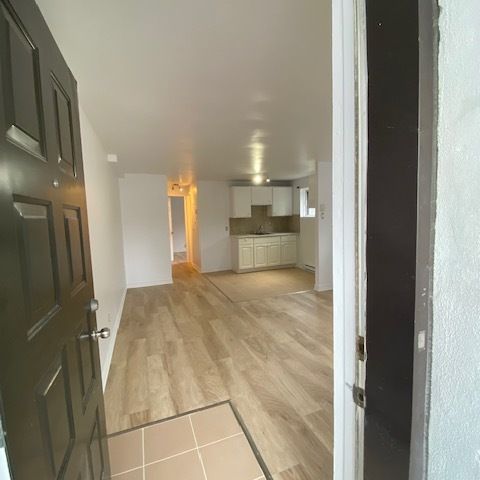Très Beau 3 1/2 Complètement Rénové - Photo 1