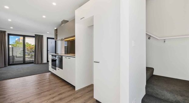 Near new 2 bedroom apartment in Ruskin Quarter - Photo 1