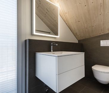 Moderne 1.5-Zimmer-Dachwohnung mit Seeblick - Photo 2