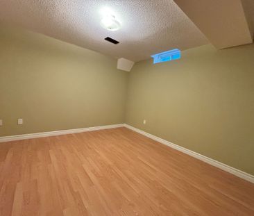 For Lease - 8 Yorkwood Trail, Brampton, Ontario - Photo 2