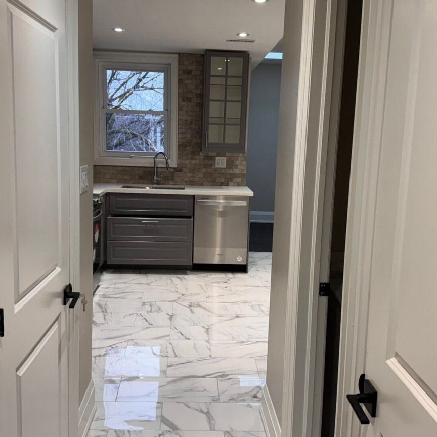 For Lease - 615 College Street Unit# 2nd Flr Unit A, Toronto, Ontario - Photo 1