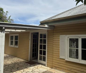 Charming Family Home in Peaceful Leafy Setting - Walk to Town - Photo 3