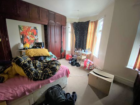 £1,400 PCM, Spacious Four Bedroom House with Enclosed Rear Garden in Mardy Street, Grangetown, Cardiff, CF11 6QW - Photo 3