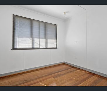 Location, Location! - Photo 3