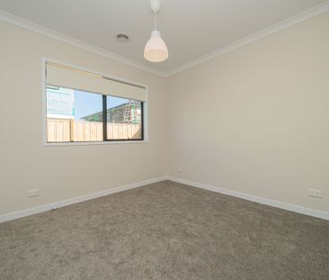 Ready to move in to with nothing to do! Available 28 Nov 2025 - Photo 1