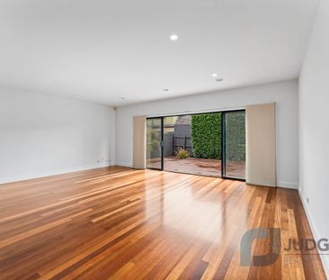 “Eloquent and Invigorating” - Photo 2