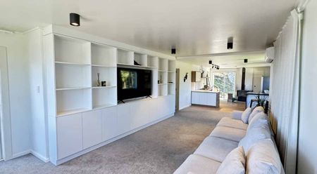 Central Greymouth - 3 + 1 Bedrooms - Photo 3