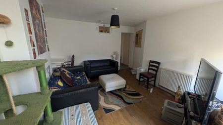 3 bedroom apartment to rent - Photo 2