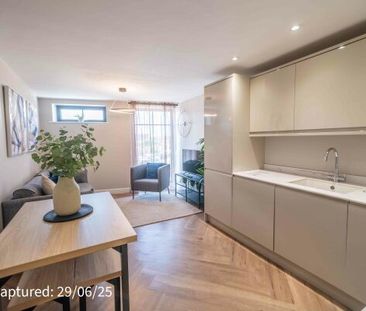 Flat 3, Crescent Court off Blossom Street - Photo 1