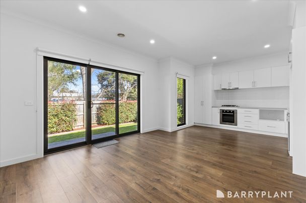 Modern Three Bedroom - Gardening Included - Photo 1