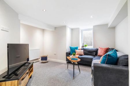 6 bedroom house to rent - Photo 2