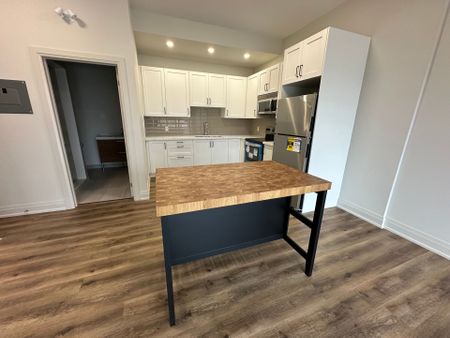 For Lease - 837 King Street Unit# 201, Hamilton, Ontario - Photo 3