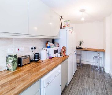 Room in a Shared House, Marlborough Avenue, E8 - Photo 4