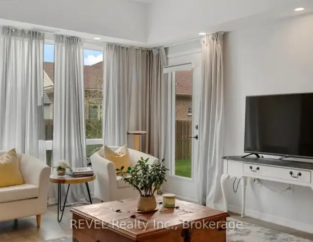 106 - 3998 VICTORIA AVENUE | 106 - 3998 VICTORIA AVENUE, Lincoln - Photo 1