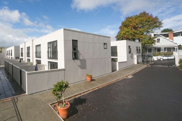 Modern Two-Level Townhouse in Central City - Photo 1