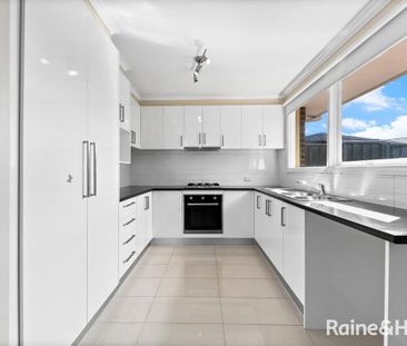 Sensational Home in a Quiet Court Location - Photo 5