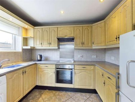 Manor Court, Urmston Lane, Stretford, Manchester, M32 - Photo 2