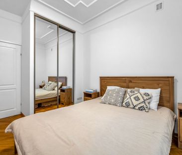 Apartament w zabytkowej kamienicy na Flory - Photo 5