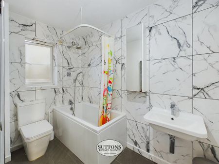 3 bedroom detached house to rent - Photo 3