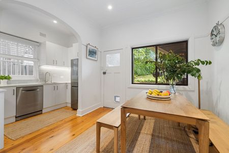 Furnished or Unfurnished - Spacious Two Bedroom Garden Apartment - Photo 2