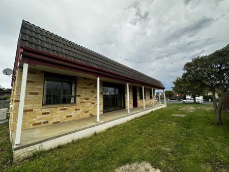 Super spacious and supper sunny! - Photo 2