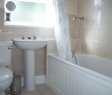 2 bedroom semi-detached house to rent - Photo 4