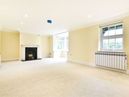 An immaculately presented family home set in historic Seal village. - Photo 5