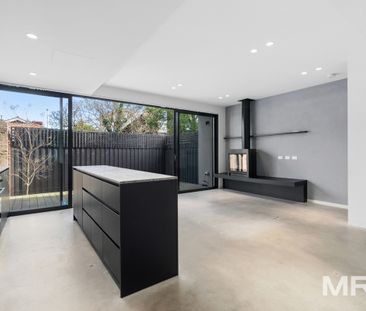 A fabulous modern townhouse - Photo 1