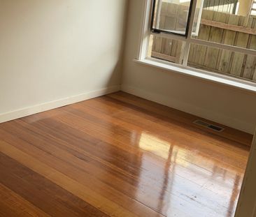 Bentleigh East - Photo 2