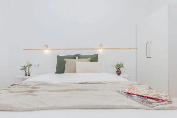 Plaça de Lesseps, Barcelona, Catalonia 08023 - Photo 1