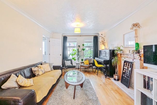 Hawkins Crescent, Bristol, Bradley Stoke - Photo 1