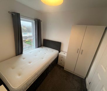 To Let : Modern 6-Bedroom En-Suite HMO Guisborough, TS14 6HR - Photo 1