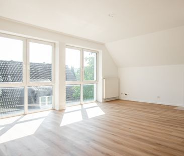 Schick renovierte Dachgeschosswohnung mit Gartennutzung und Einbauk... - Photo 3