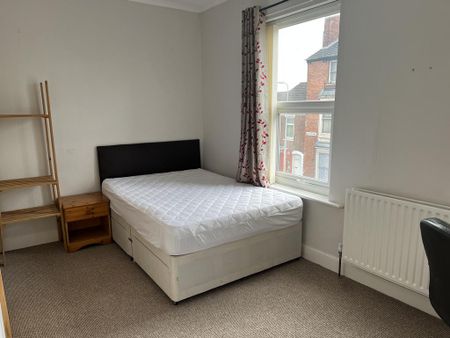 4 bedroom terraced house to rent - Photo 3